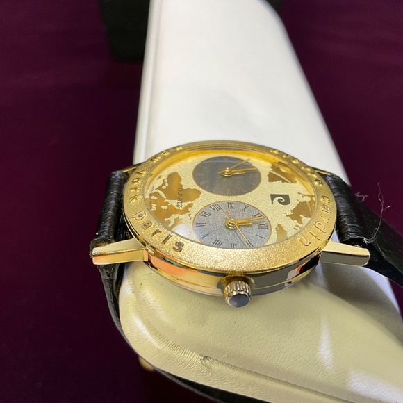 Rare and Vintage Pierre Cardin Paris, Dual Time Watch - Picture 4 of 7